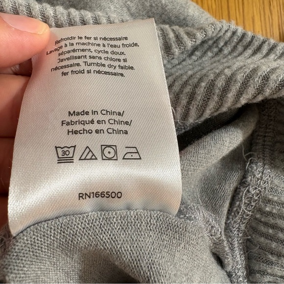 BumbleBella by Jill Martin Women's Top Sweater Sz XS Graphic Grey A617016 - Picture 10 of 11